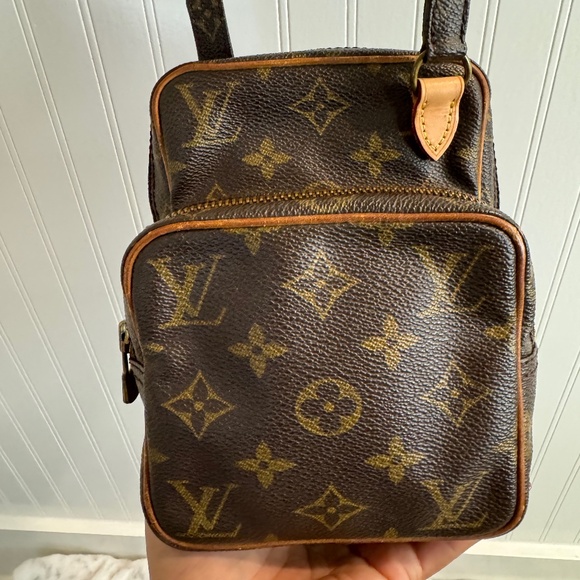 Louis Vuitton Amazon Vintage Monogram Crossbody Bag. P0016 - Picture 1 of 15